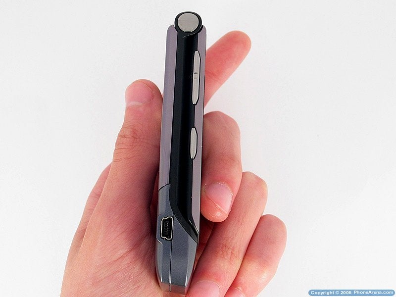 Motorola RAZR V3i Review