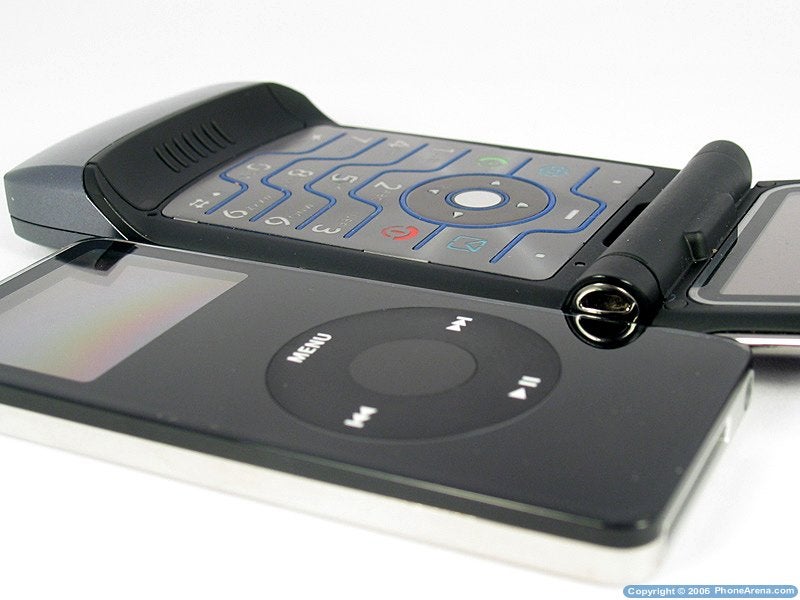 Motorola RAZR V3i Review