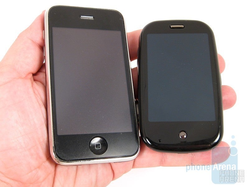 Palm Pre and Apple iPhone 3GS: side by side