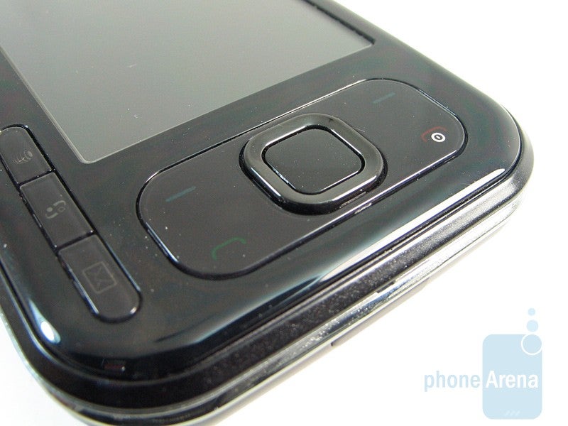 Navigational pad and face buttons of the Nokia 6790 Surge - Nokia 6790 Surge Review