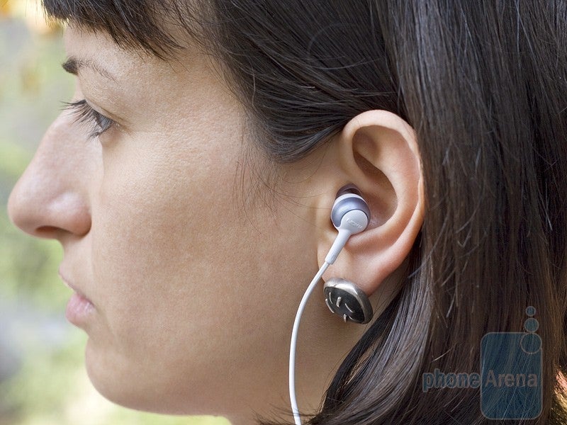 The rubber is really soft, so you will completely forget&nbsp;about having a pair of earplugs stuck into your ears - Nokia BH-214 Review