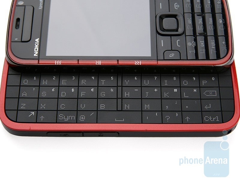 The QWERTY keyboard of the Nokia 5730 XpressMusicis not the best when it comes to speed entry - Nokia 5730 XpressMusic Review