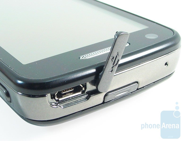 USB port - Samsung Pixon12 M8910 Review