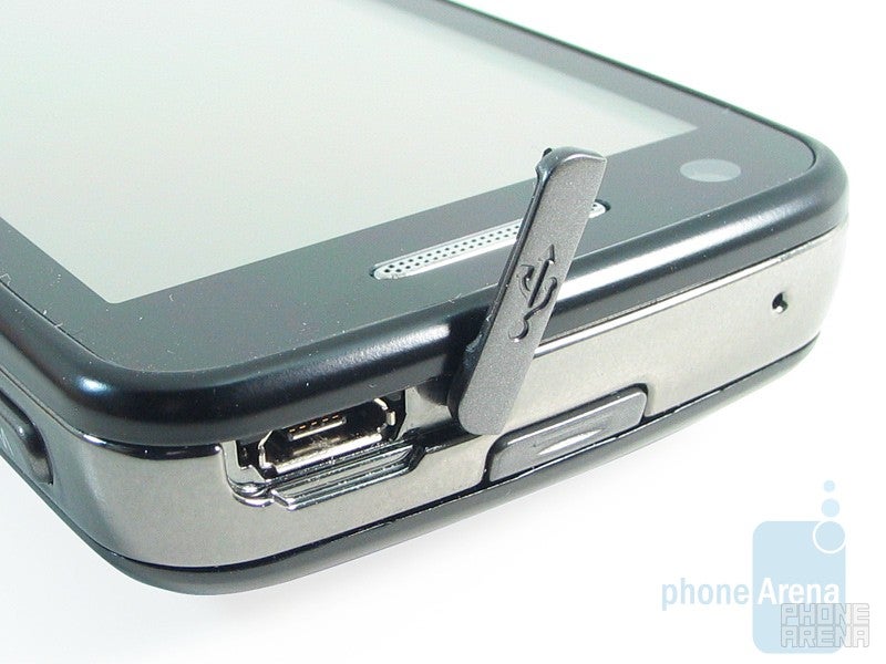 USB port - Samsung Pixon12 M8910 Review
