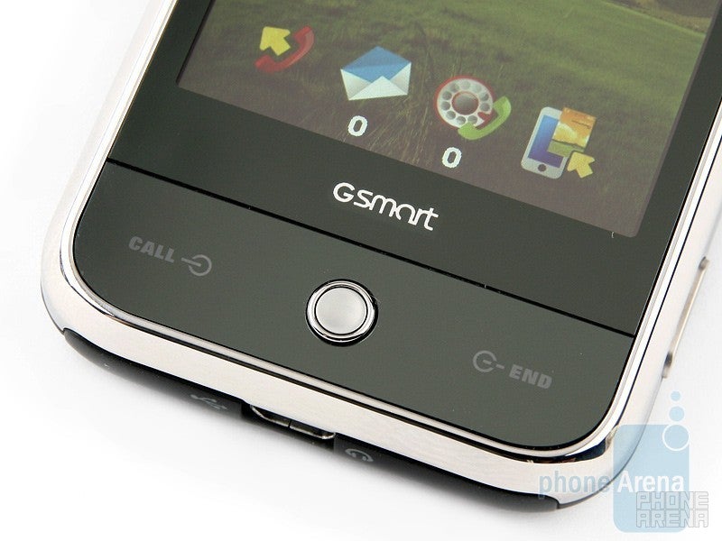 The keys below the screen - GIGA-BYTE GSmart S1200 Review