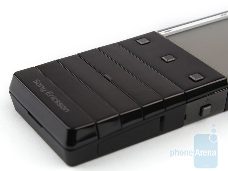 The buttons of the Sony Ericsson Xperia Pureness X5 - Sony Ericsson Xperia Pureness X5 Review