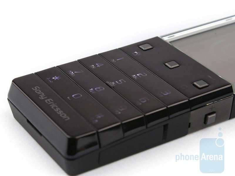 The buttons of the Sony Ericsson Xperia Pureness X5 - Sony Ericsson Xperia Pureness X5 Review
