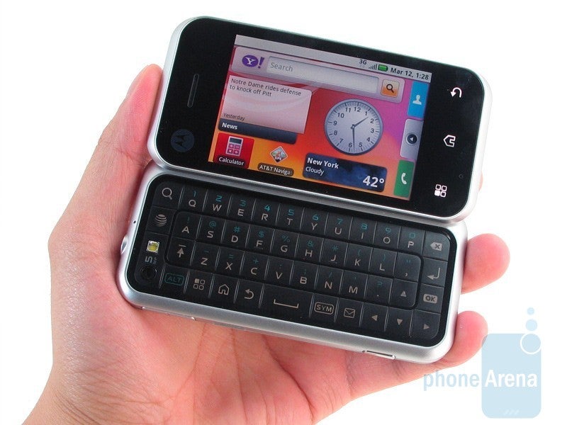 The Motorola BACKFLIP is compact and comfortable when holding in the hand - Motorola BACKFLIP Review