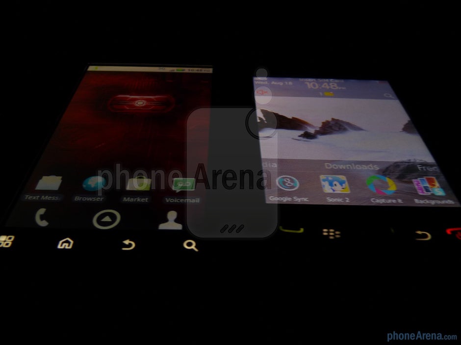 The display panels of Motorola DROID 2 (left) and BlackBerry Torch 9800 (right) - Motorola DROID 2 vs RIM BlackBerry Torch 9800