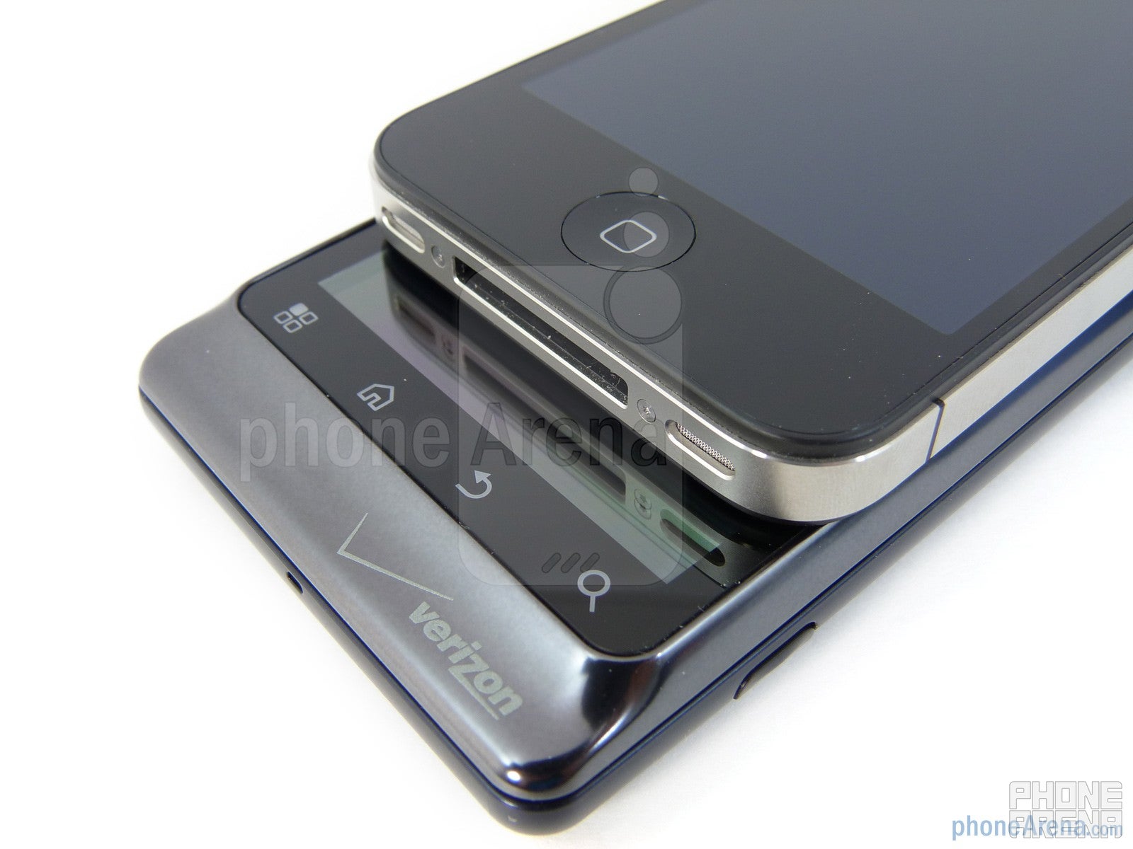 Buttons of the Apple iPhone 4 (top)and the Motorola DROID 2 Global (bottom) - Verizon iPhone 4 vs DROID 2 Global