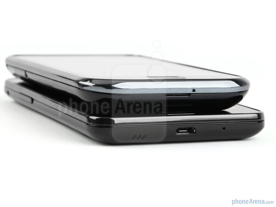 The Samsung Galaxy S II (down) and the Samsung Galaxy S (top) - Samsung Galaxy S II Preview