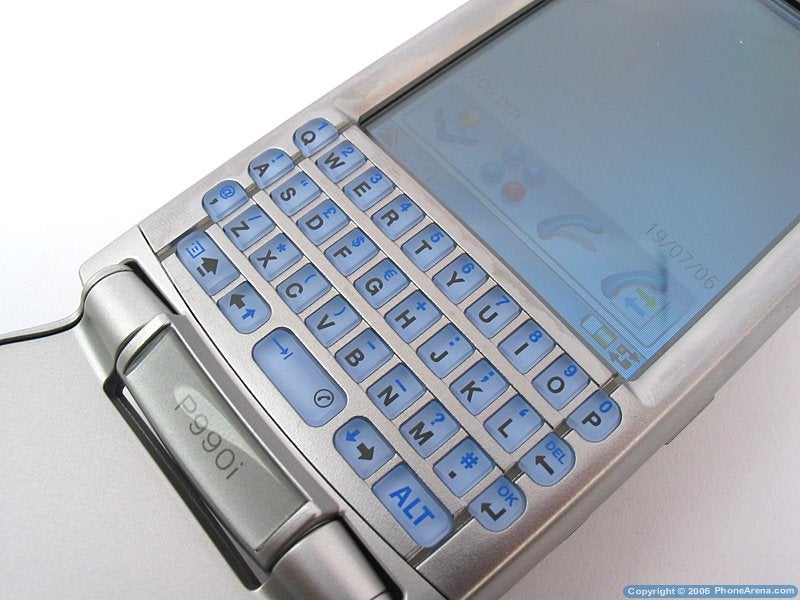 Sony Ericsson P990 Smartphone Review
