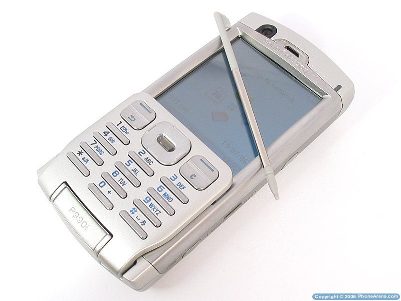 Sony Ericsson P990 Smartphone Review