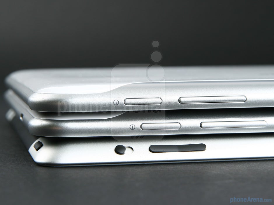 Samsung GALAXY Tab 8.9 (top), Samsung GALAXY Tab 10.1 (middle),Apple iPad 2 (bottom) - Samsung GALAXY Tab 8.9 Preview