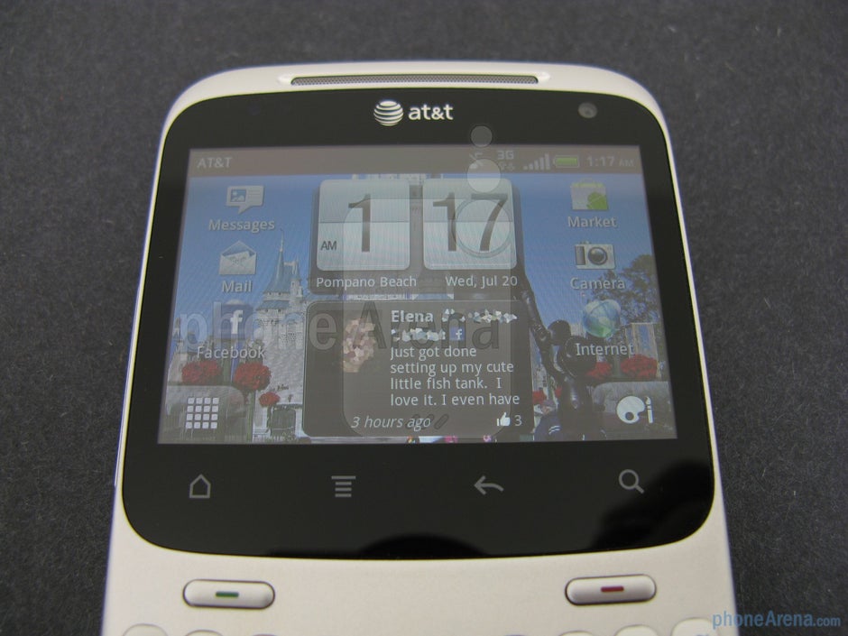 Il display dello stato ha una dimensione di soli 2,6 pollici - HTC Status Review